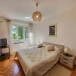 Kantrida-near The By Irundo Apartment