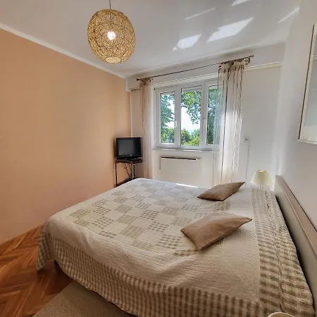 Apartament Kantrida-near The By Irundo Rijeka